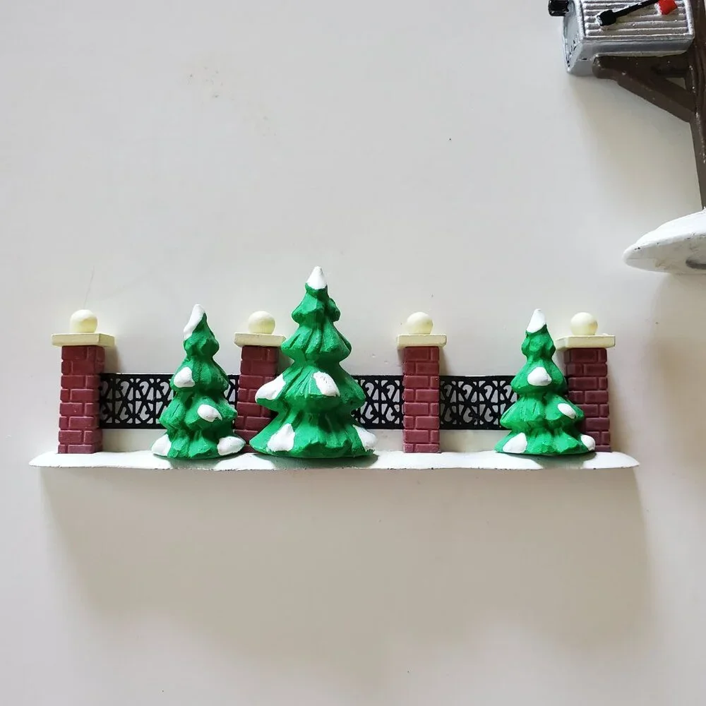 Department 56 Two Tree Lined Fences with Mailbox‎